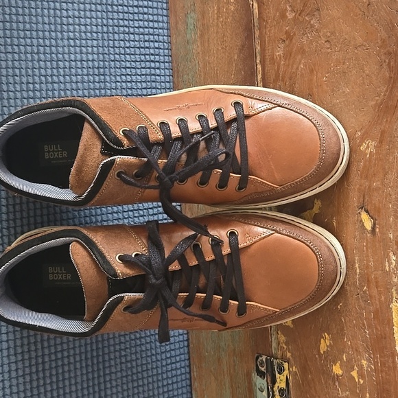 Shoes - Picture 3 of 8